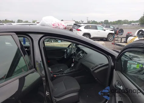 2015 Ford Focus Se z USA, uszkodzony, nr VIN 1FADP3F23FL285328